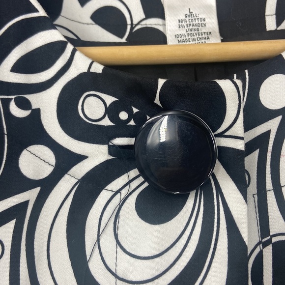Laura Ashley black and white scroll print swing blazer with large button detail - Picture 4 of 13